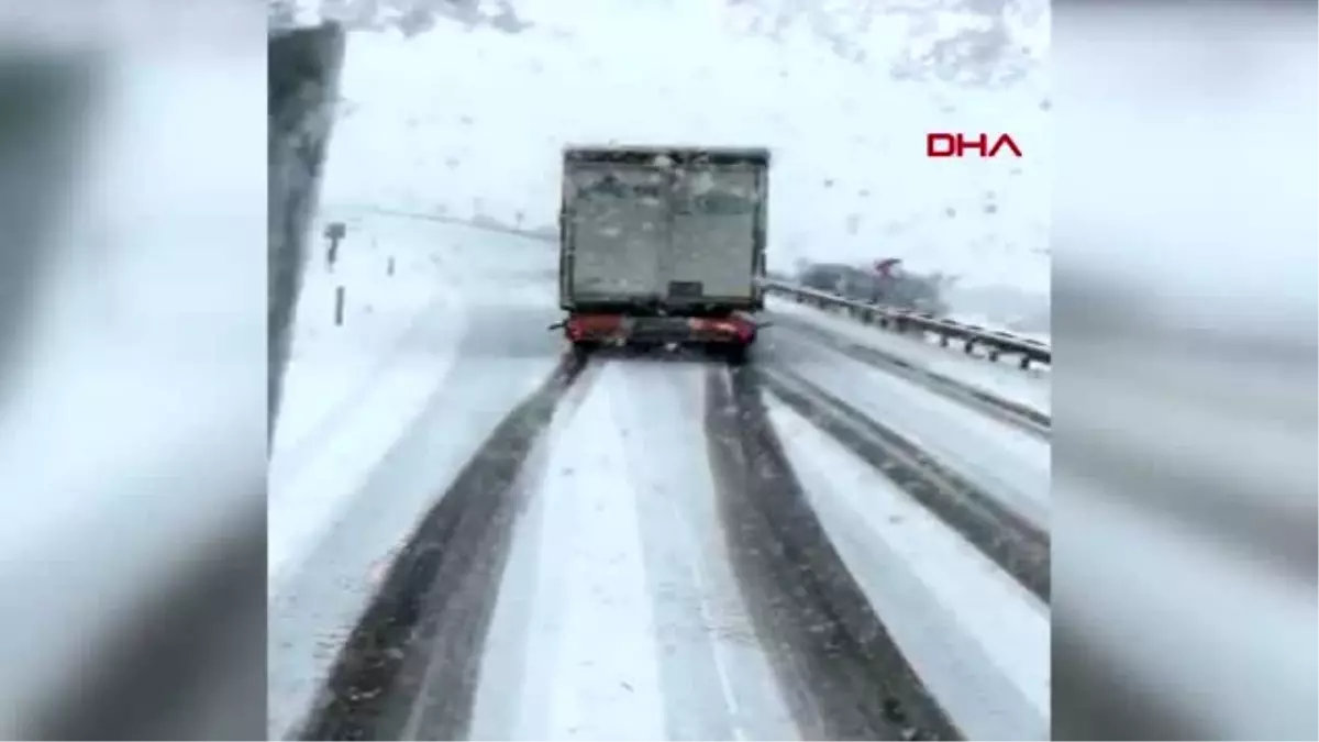 Erzurum\'a giden burasspor taraftar otobüsü aşkale\'de kaza yaptı-4 ekiyle