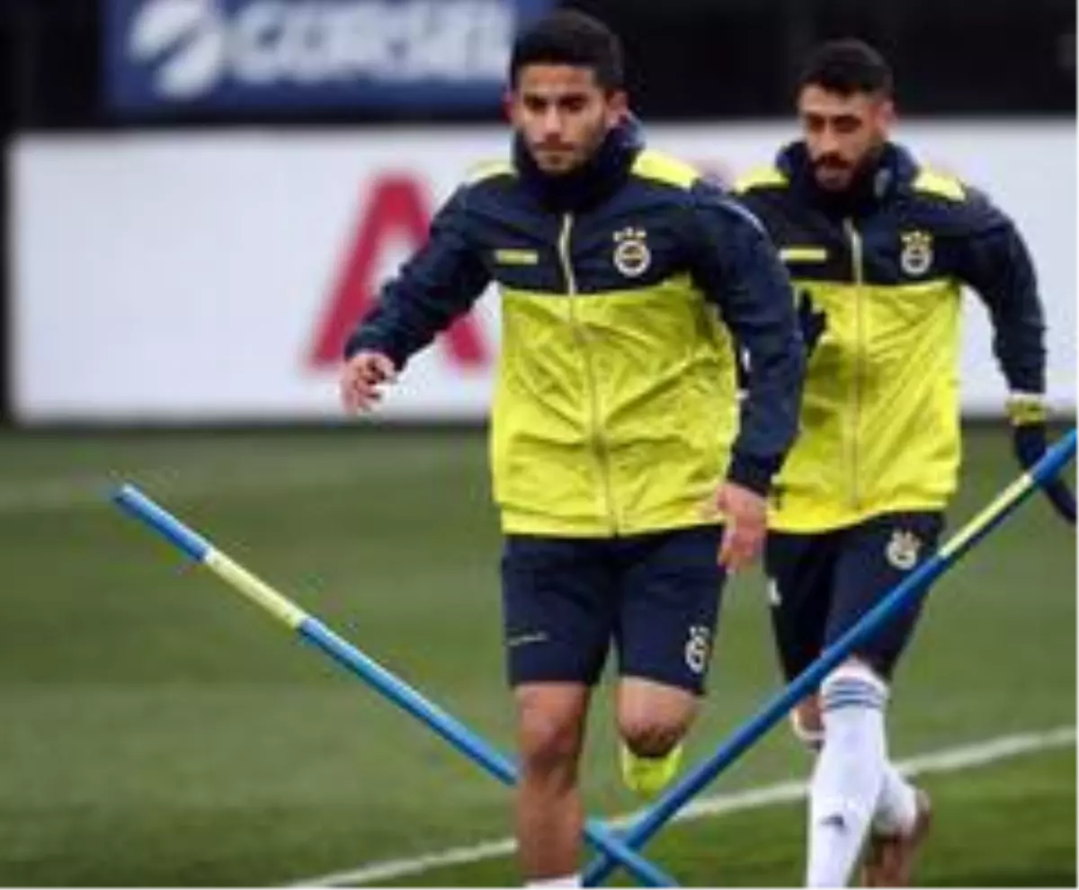 Fenerbahçe derbi için kampa girdi