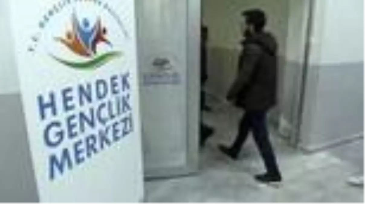 Gençlik merkezindeki tüm imkanlar gençlerin hizmetinde