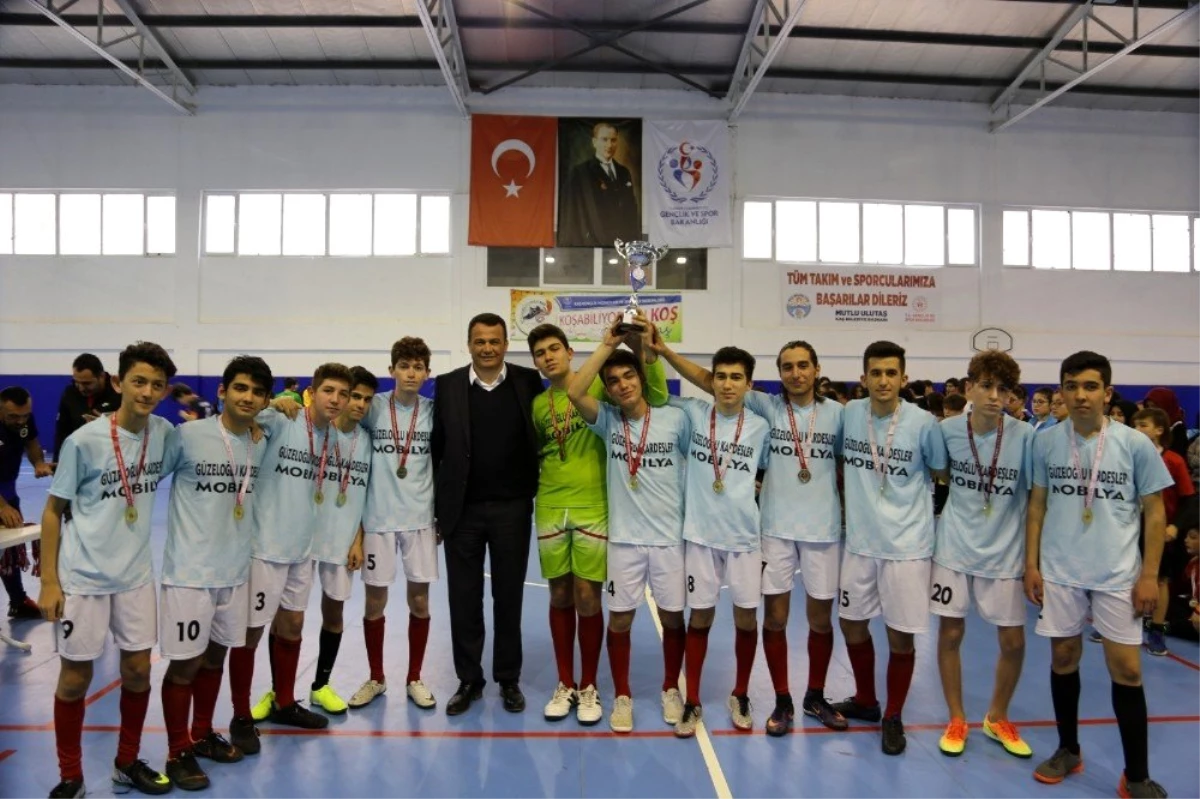 Kaş\'ta futsal heyecanı sona erdi