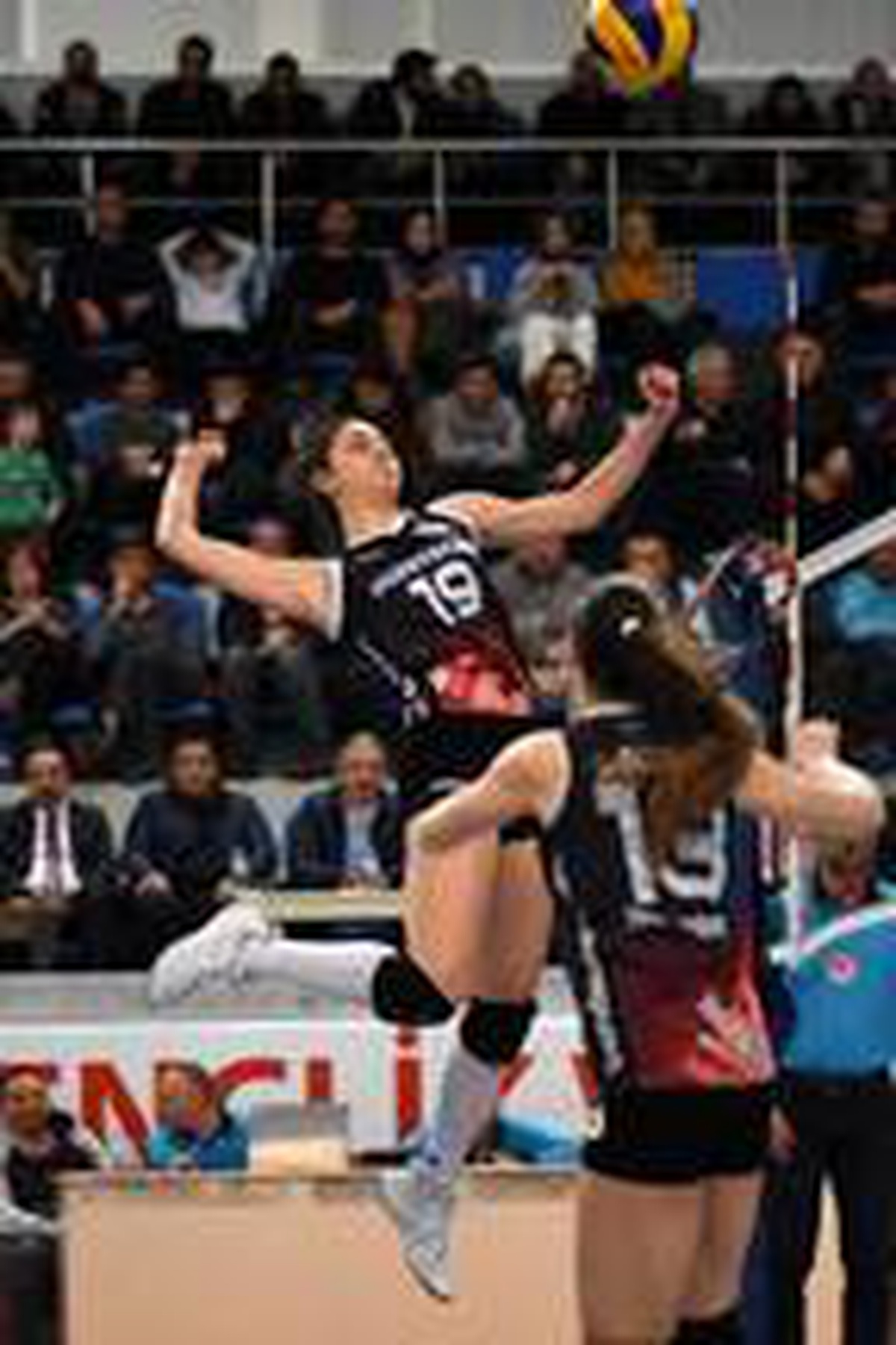 Kuzeyboru, Astor Voleybol PVİ\'yi 3-0 mağlup etti
