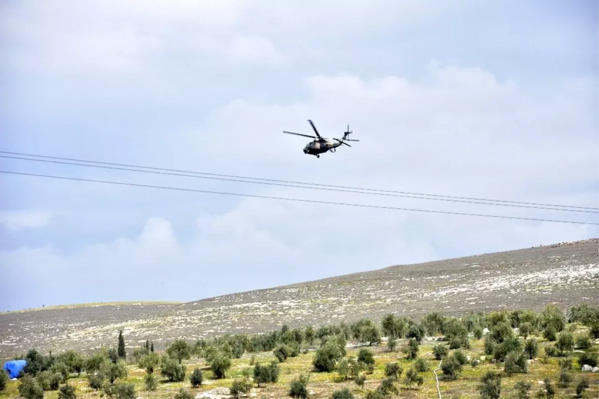 Sınırda askeri helikopter hareketliliği