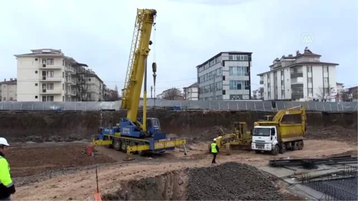 TOKİ Başkanı Bulut, deprem bölgesindeki toplu konut alanında incelemelerde bulundu