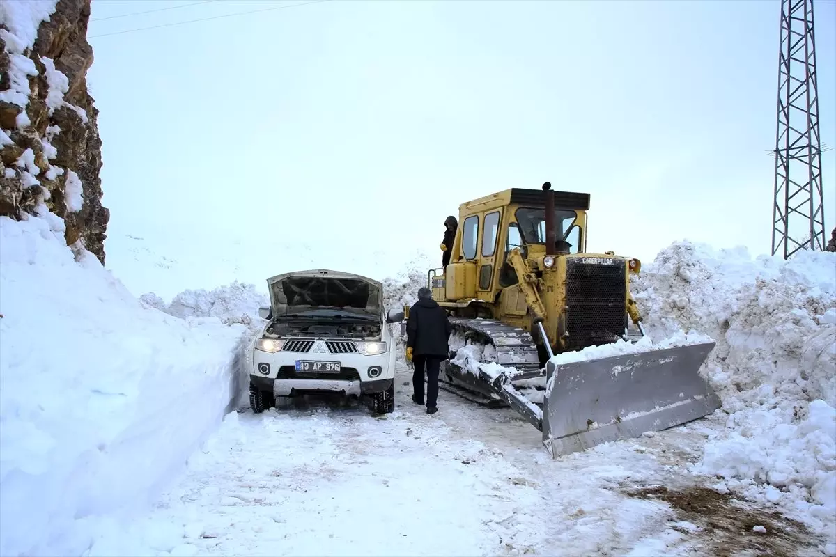 Van ve Hakkari\'de 95 yerleşim yerine ulaşım sağlanamıyor