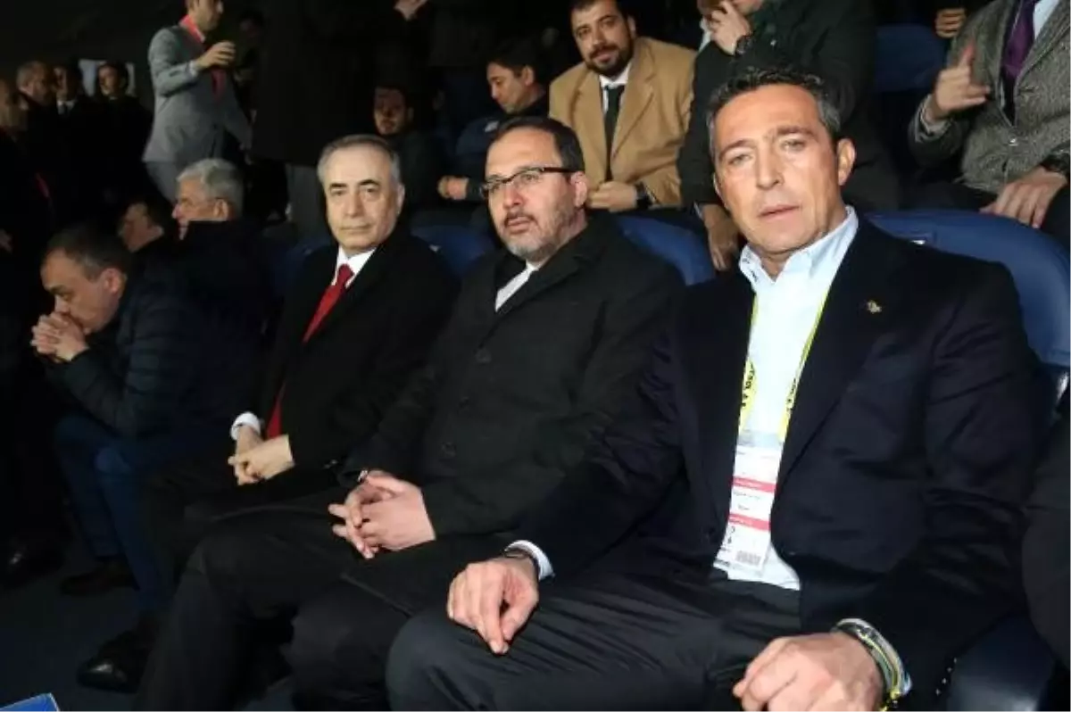 Bakan Kasapoğlu derbi için Kadıköy\'de