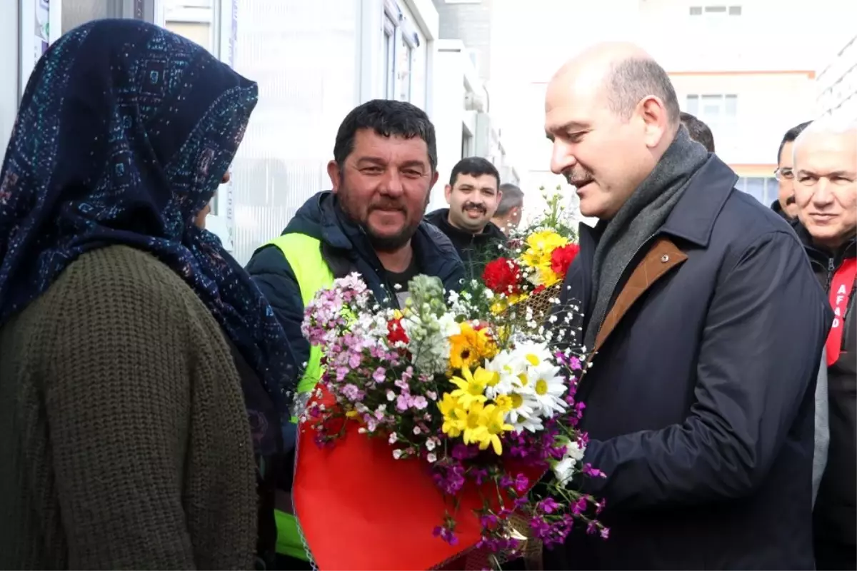 Bakan Soylu, konteyner kente taşınan aileleri ziyaret etti