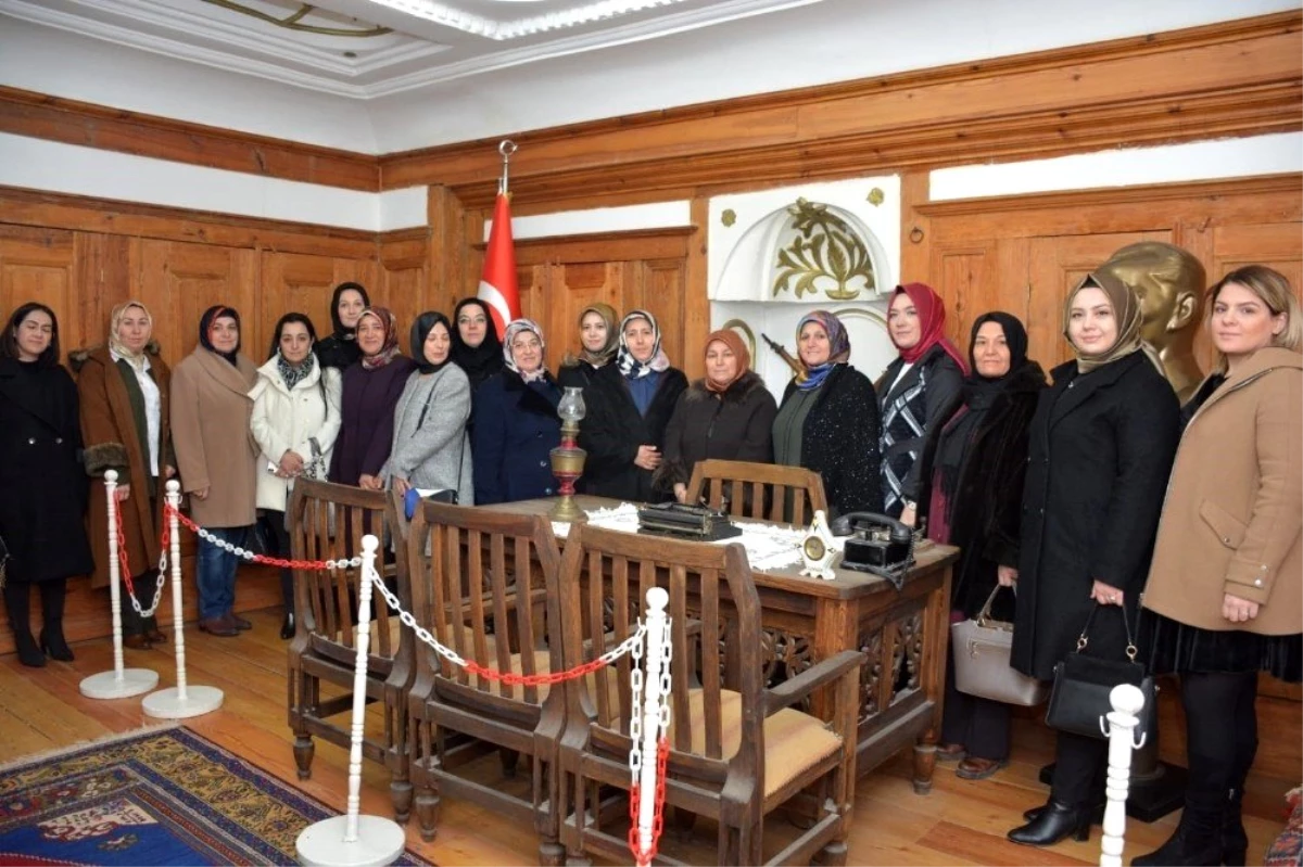 Başkan eşlerinden Atatürk Evi\'ne ziyaret