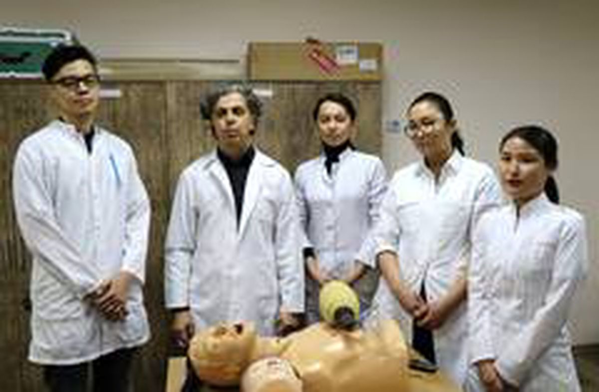 Doktor adayı Kazak öğrenciler stajını Erzincan\'da yapıyor