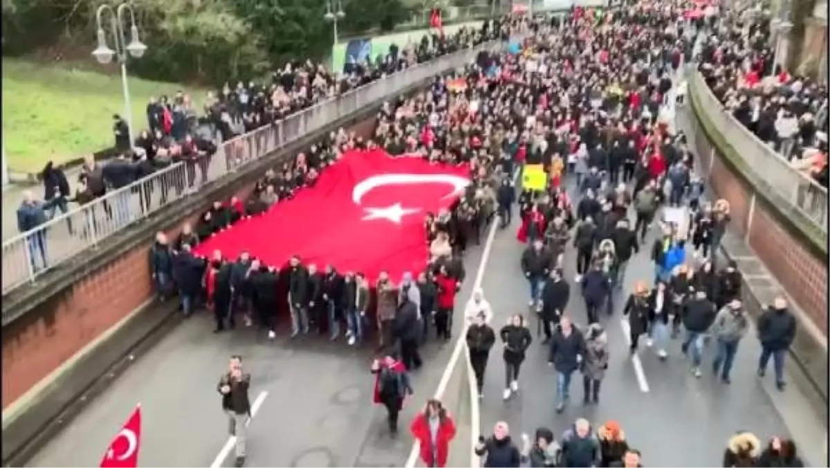 Hanau\'da terör ve İslamofobi karşıtı yürüyüş