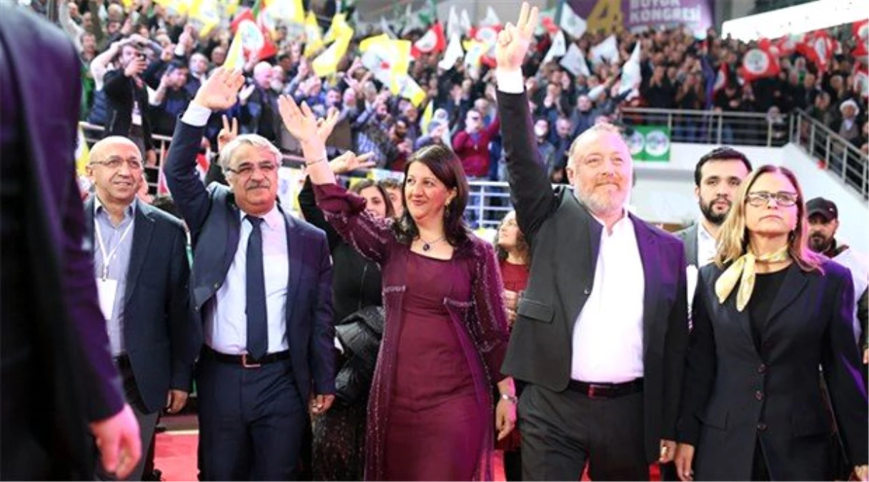 Son dakika: HDP\'de Sezai Temelli\'nin yerine Mithat Sancar eş başkan seçildi