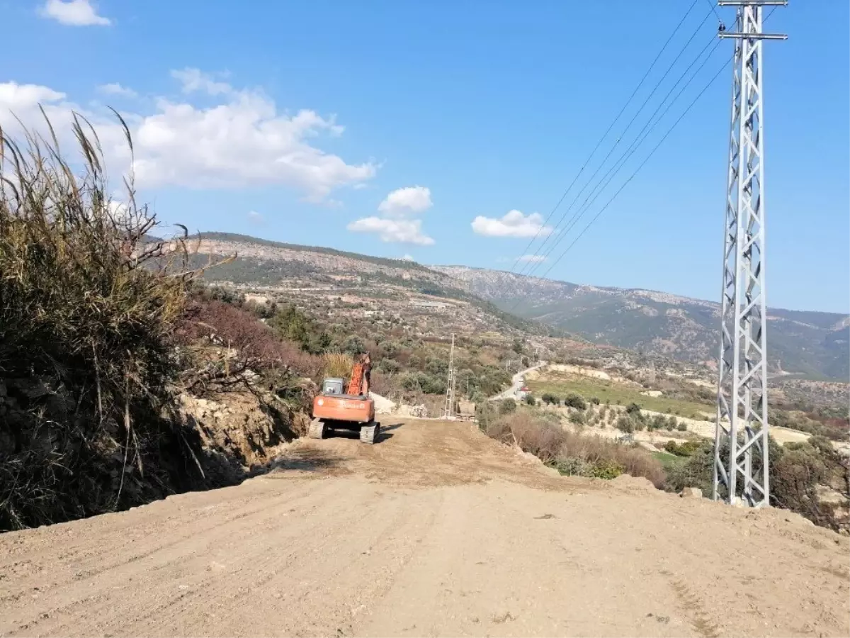 Heyelandan zarar gören yol ulaşıma açıldı