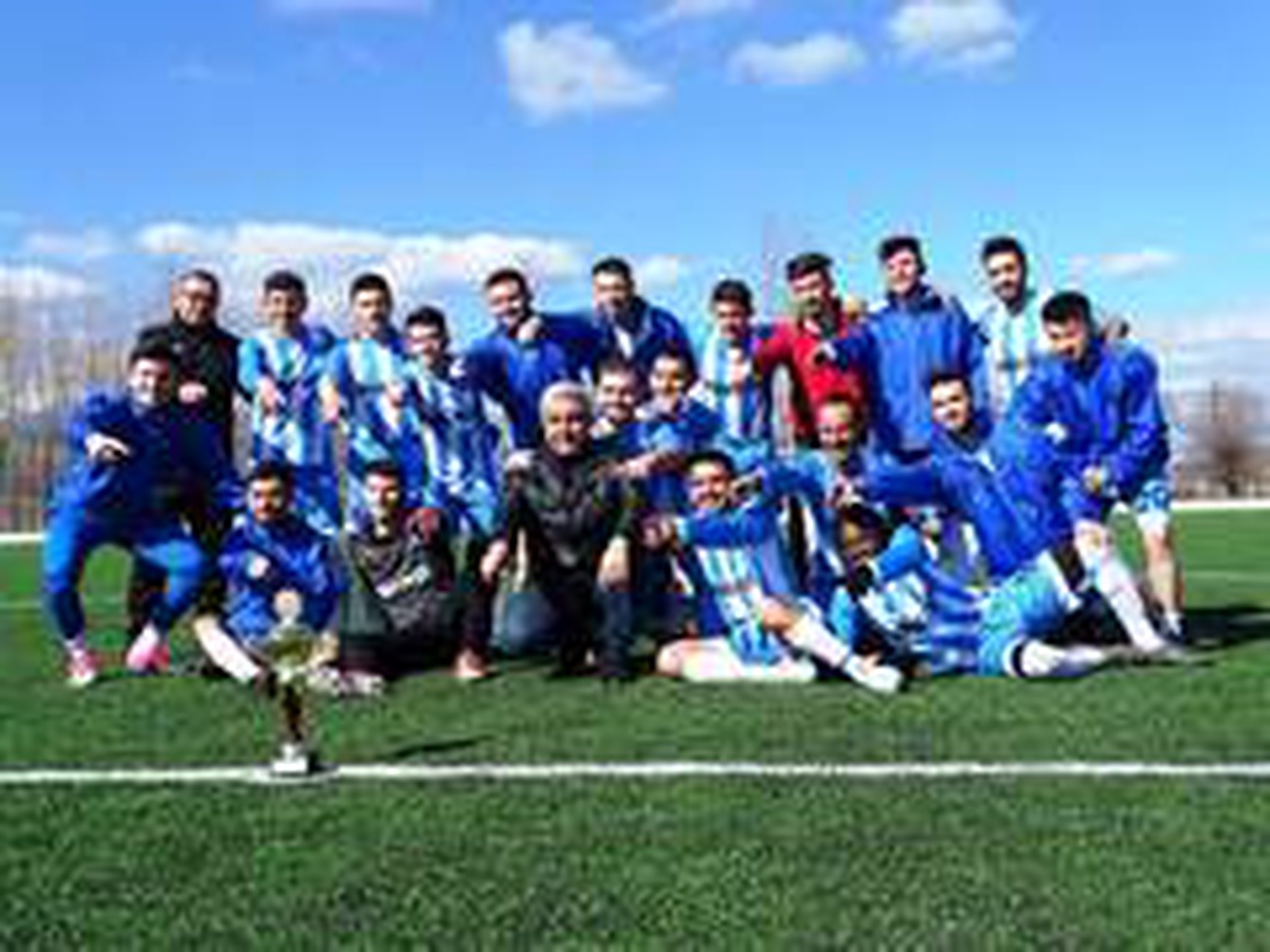 Hisarcık Belediyespor şampiyonluk kupasını aldı
