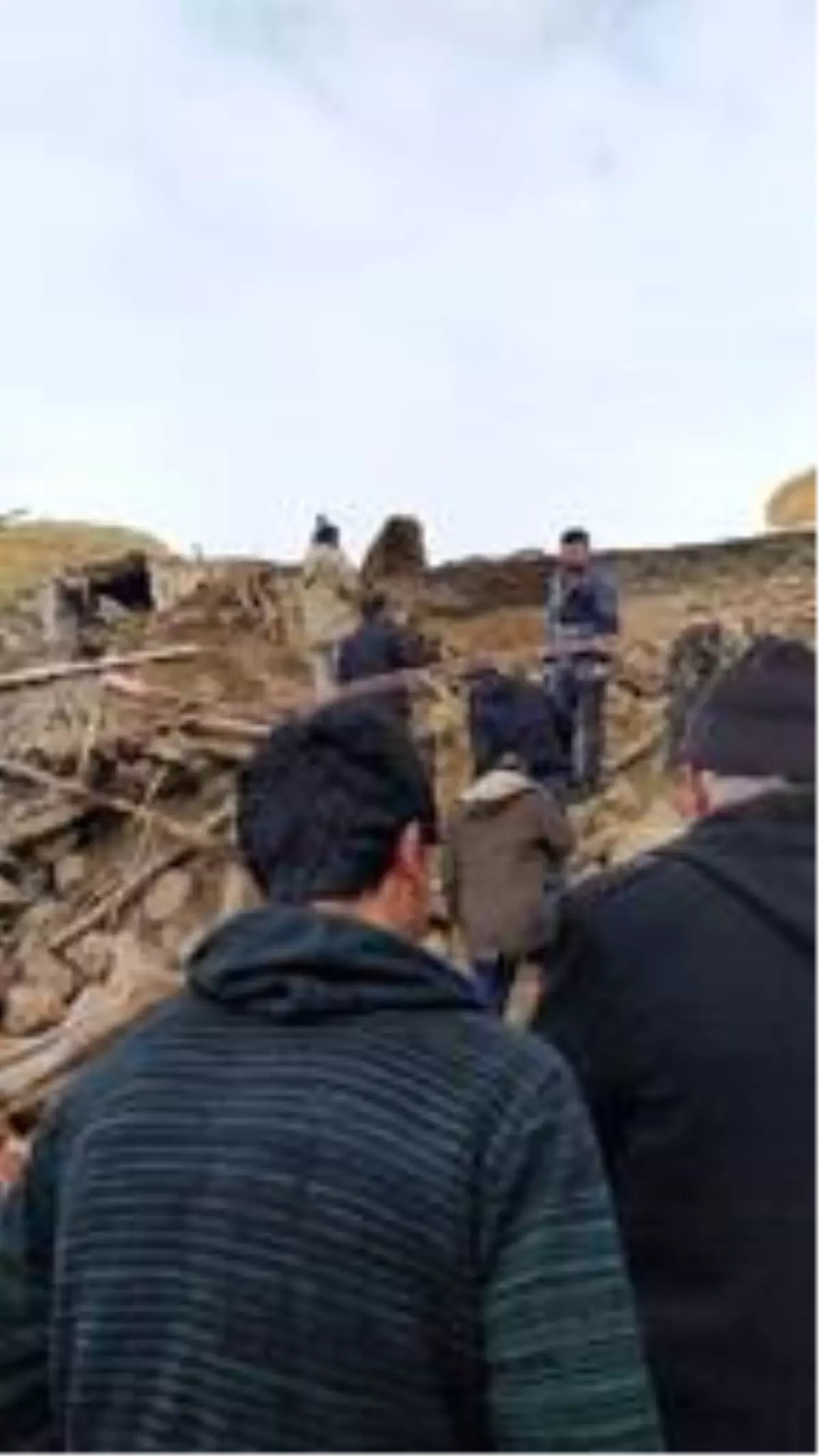 İran sınırında 5.9 büyüklüğünde deprem; Başkale\'de 8 kişi hayatını kaybetti (4)