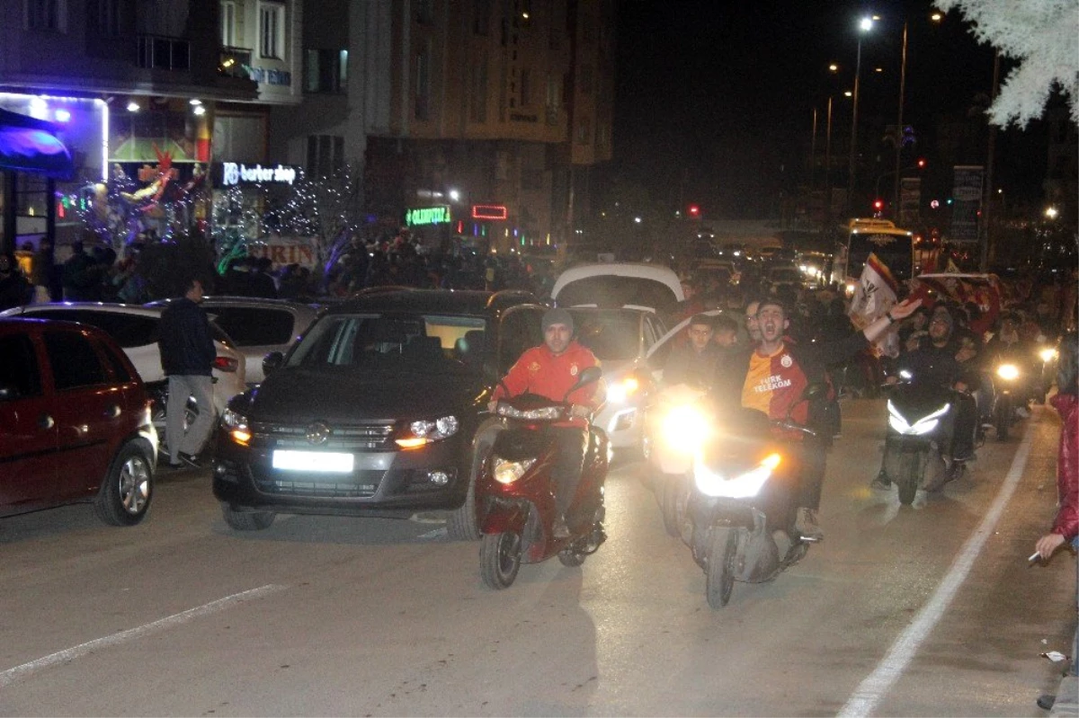 Kilis\'te Galatasaraylı taraftarlar sokaklara döküldü