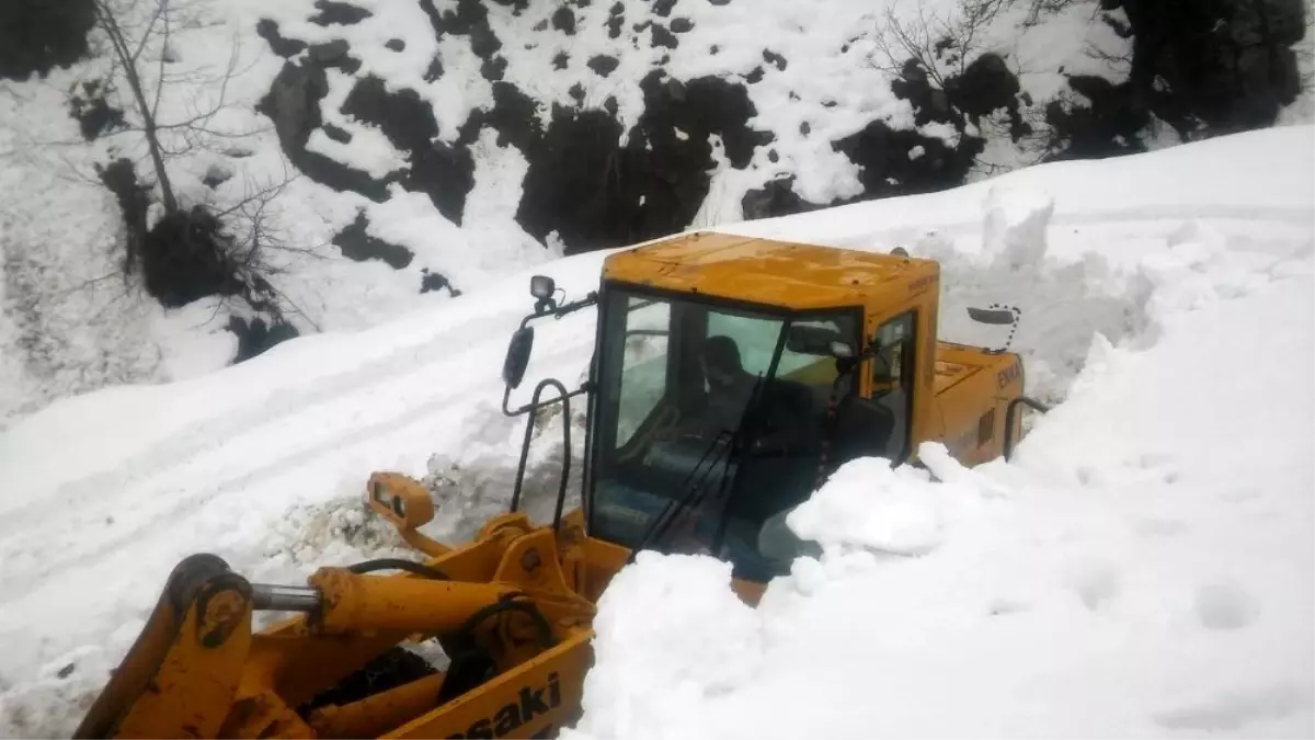 Sason\'un en ücra köyünün yolu 30 saatlik çalışmayla ulaşıma açıldı