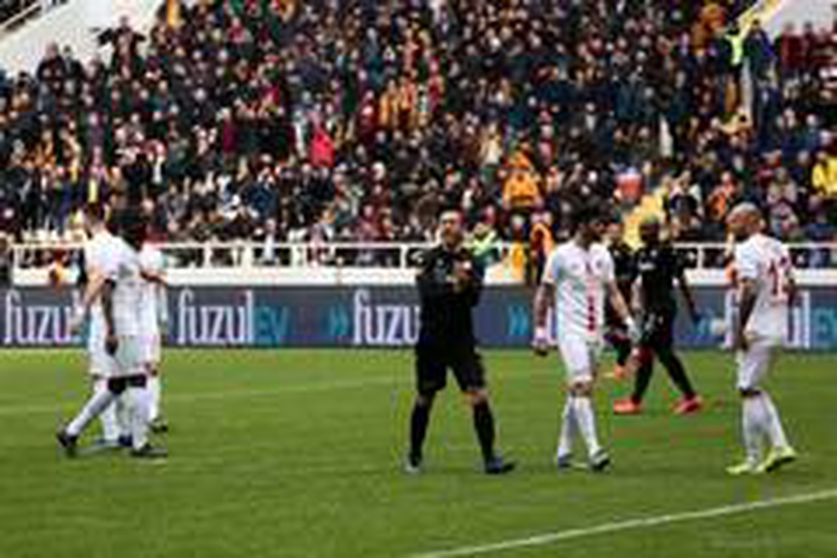 Süper Lig: Yeni Malatyaspor: 1 - Antalyaspor: 1 (İlk yarı)