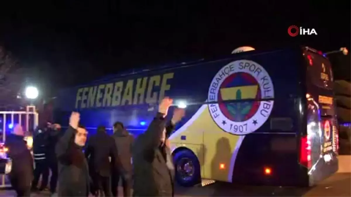 Taraftardan Fenerbahçe kafilesine yumurtalı saldırı