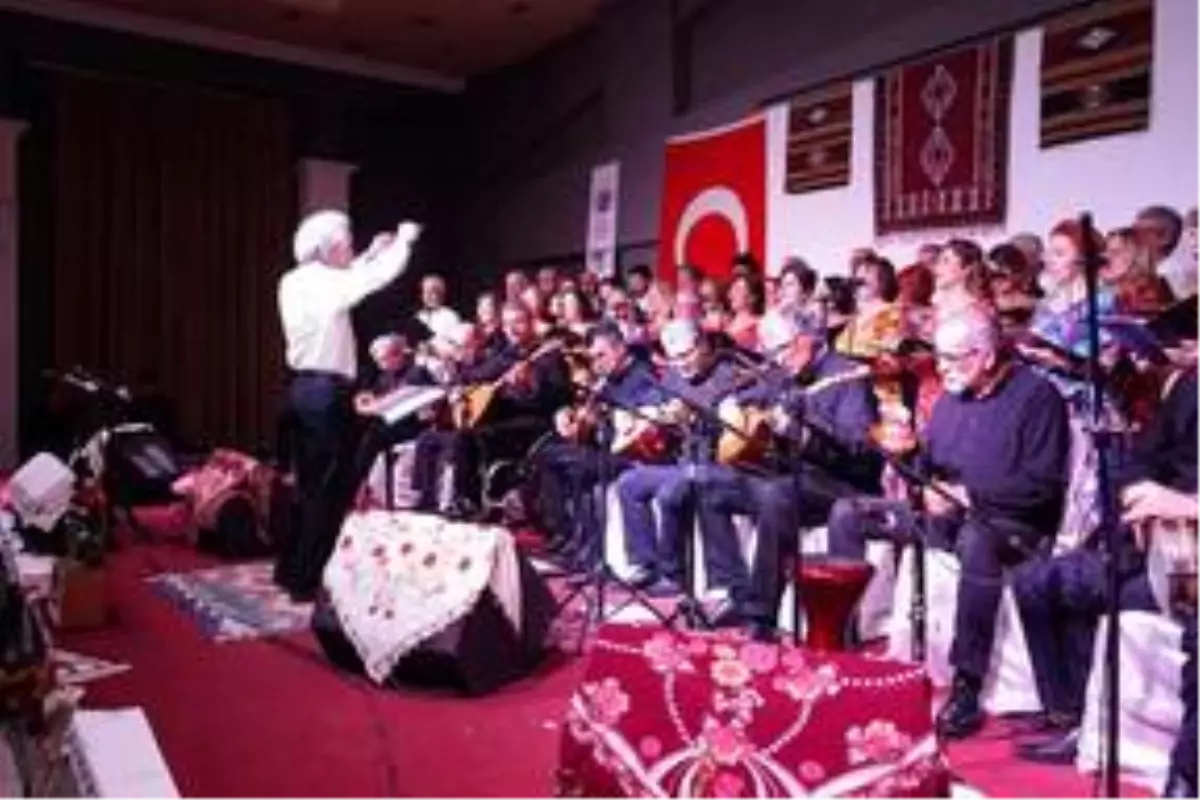 Ayvalık\'ta öğretmenler konser verdi