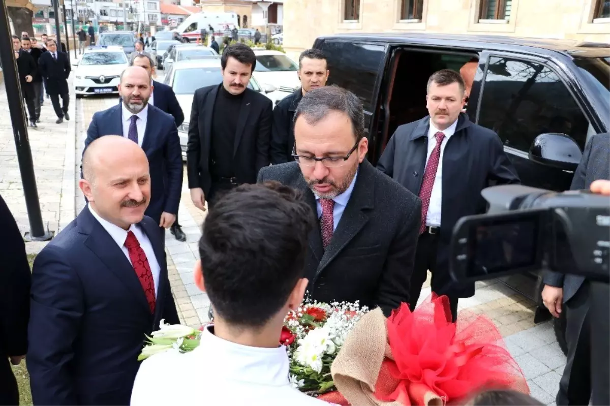 Bakan Kasapoğlu: "Yarıların şampiyonlarını her alanda yetiştireceğiz"