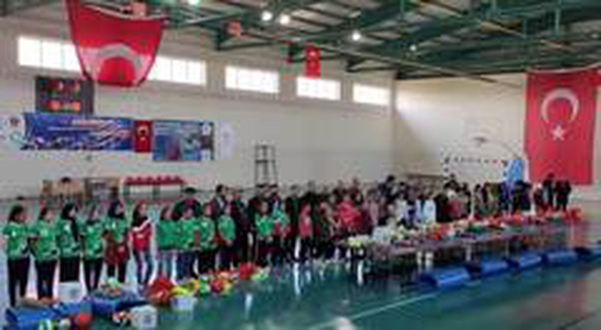 Çınar\'da 144 öğrenciye malzeme desteği