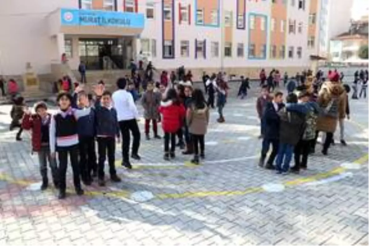 Elazığ\'da üç hafta aranın ardından öğrencilerin ilk ders heyecanı