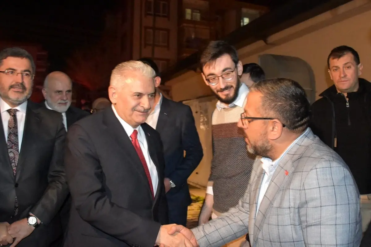 Eski TBMM Başkanı Binali Yıldırım Afyonkarahisar\'da gençlerle buluştu