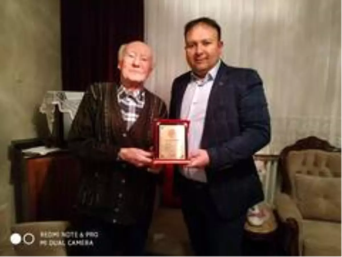 Esnaf Odası\'ndan 50 yıllık emeğe şükran plaketi