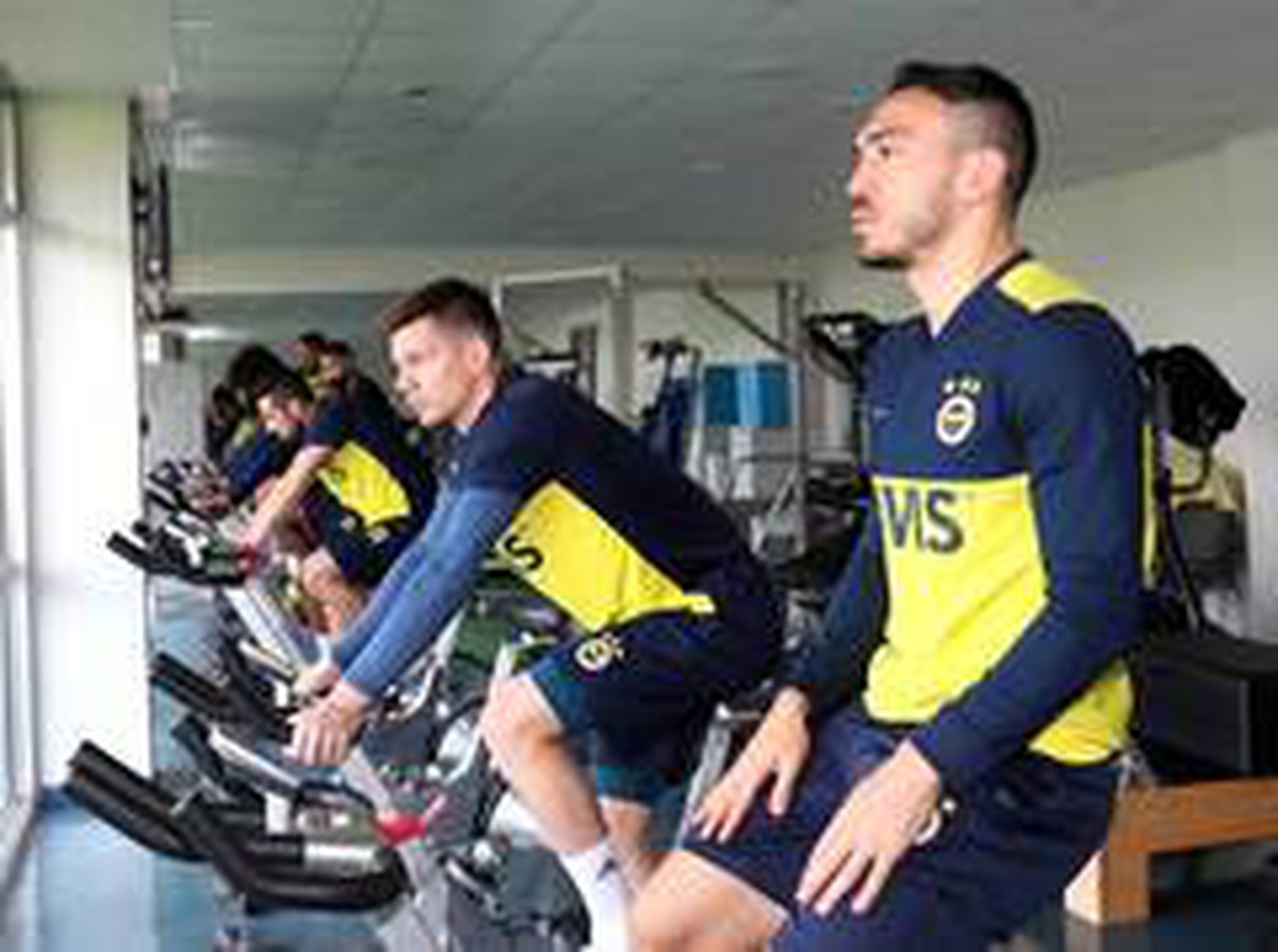 Fenerbahçe\'de ara vermeden Antalyaspor hazırlıklarına başladı