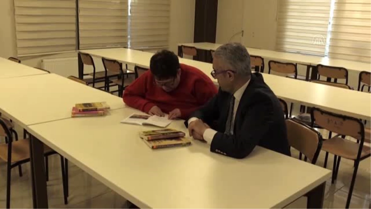 Halk kütüphanesinin "özel okuru" Mehmet Arda
