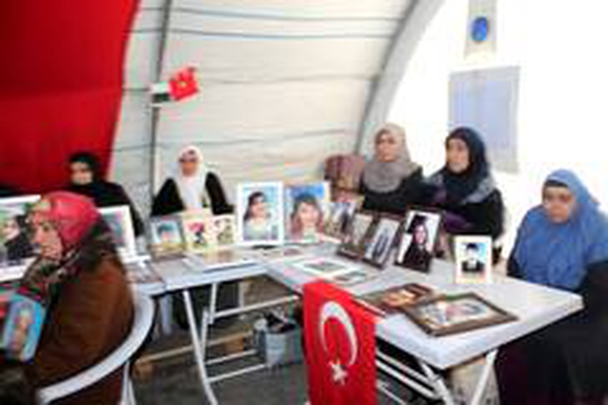 HDP önündeki ailelerin evlat nöbeti 175\'inci gününde