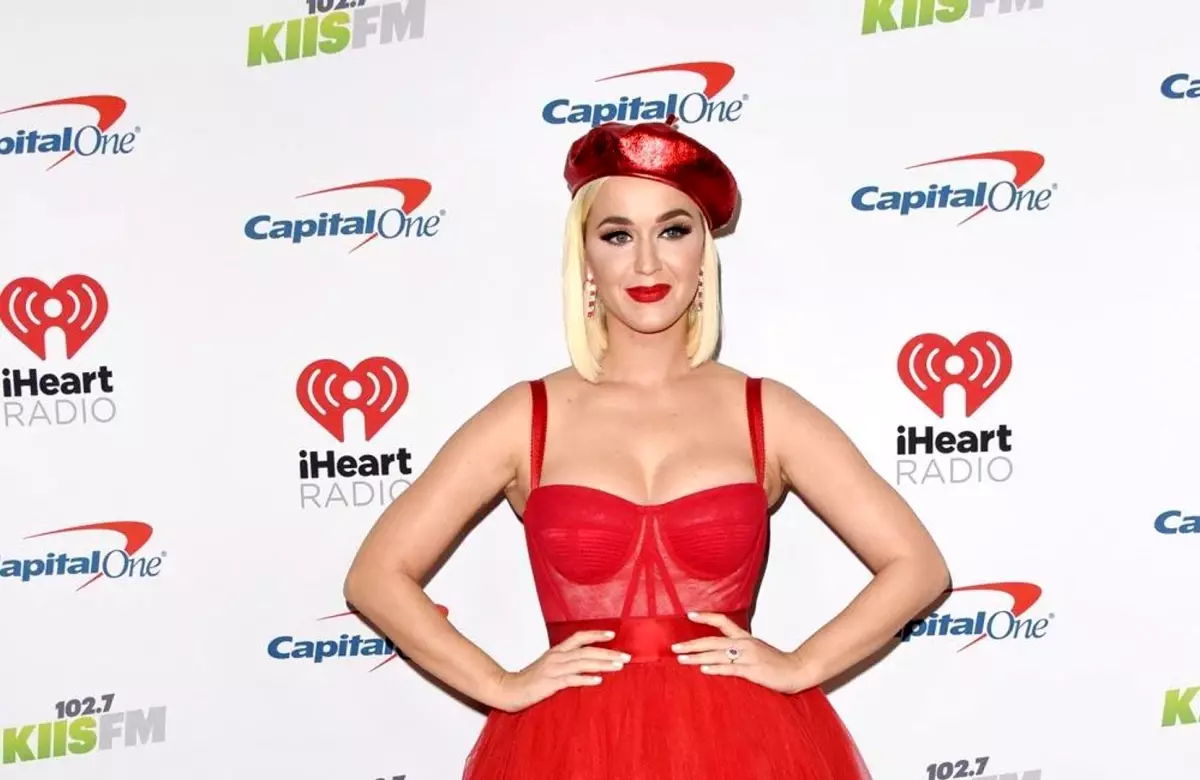 Katy Perry \'American Idol\' setinde bayıldı!