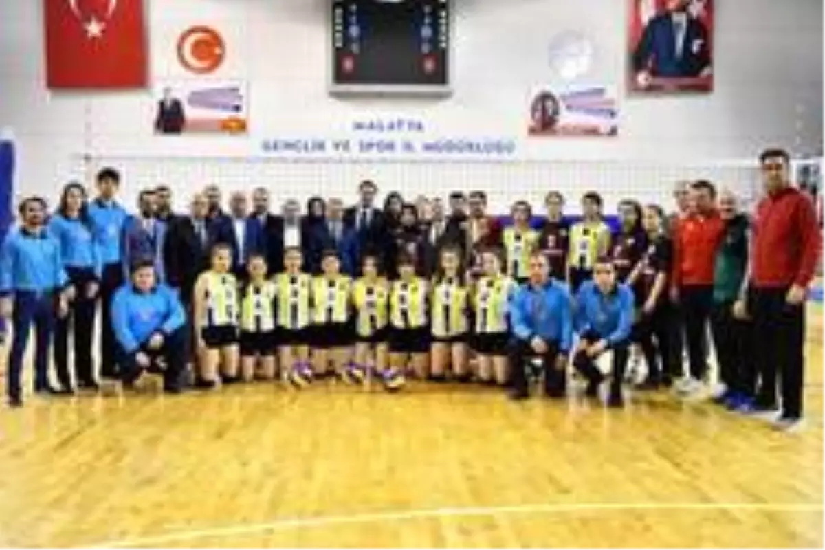 Liseler arası voleybol turnuvası büyük çekişme