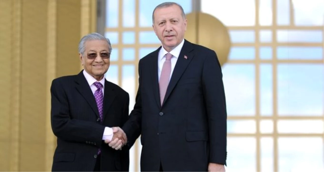 Malezya Başbakanı Mahathir Muhammed, koalisyon hükümetini kuramadığı için istifa etti