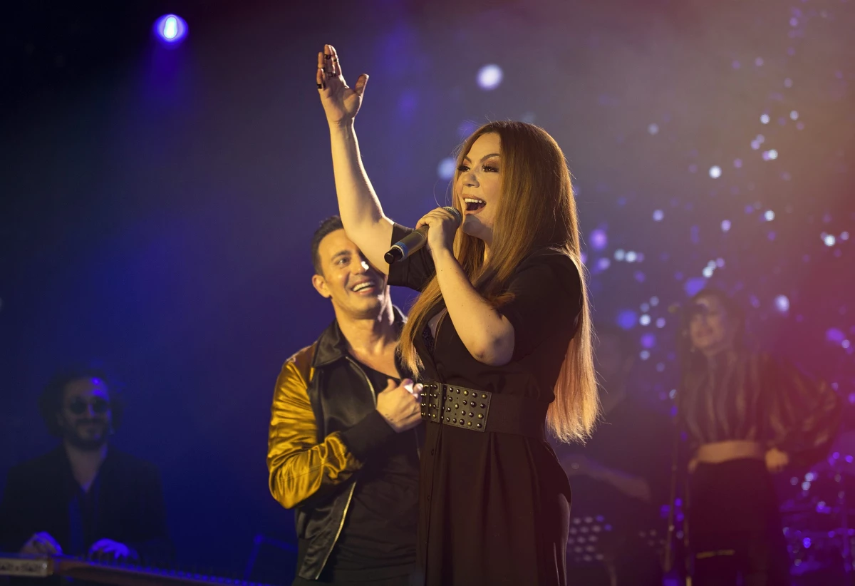 Mustafa Sandal, konserinde İzel\'in hayalini gerçekleştirdi