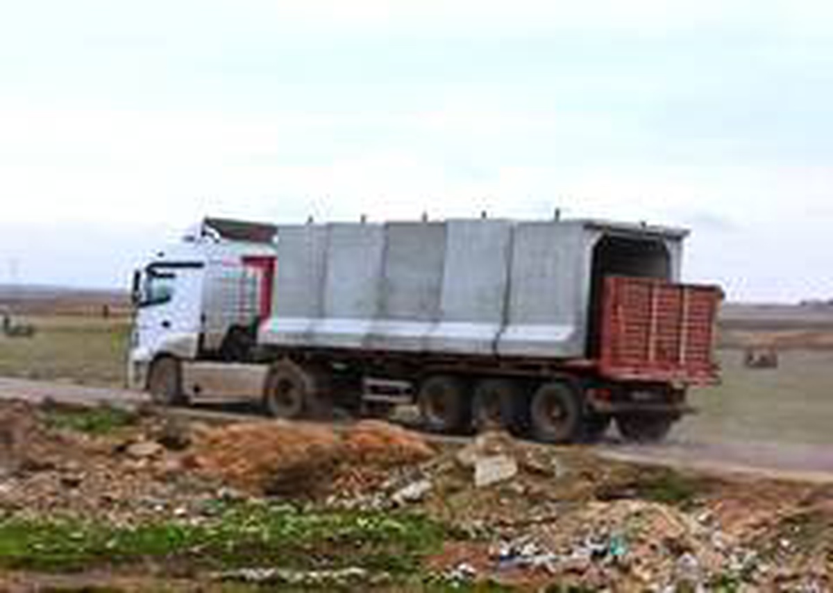 Sınır hattındaki karakollara beton blok sevkıyatı yapılıyor