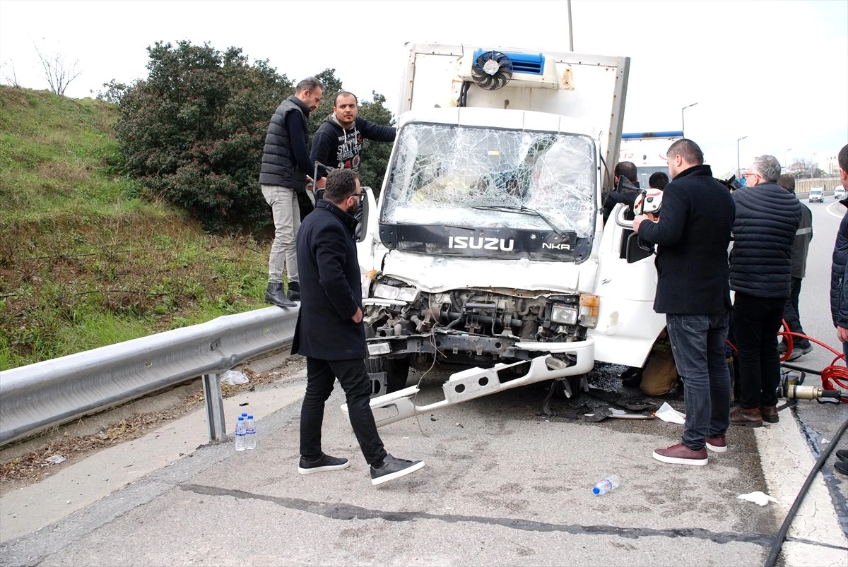 Üsküdar\'daki trafik kazasında 2 kişi yaralandı