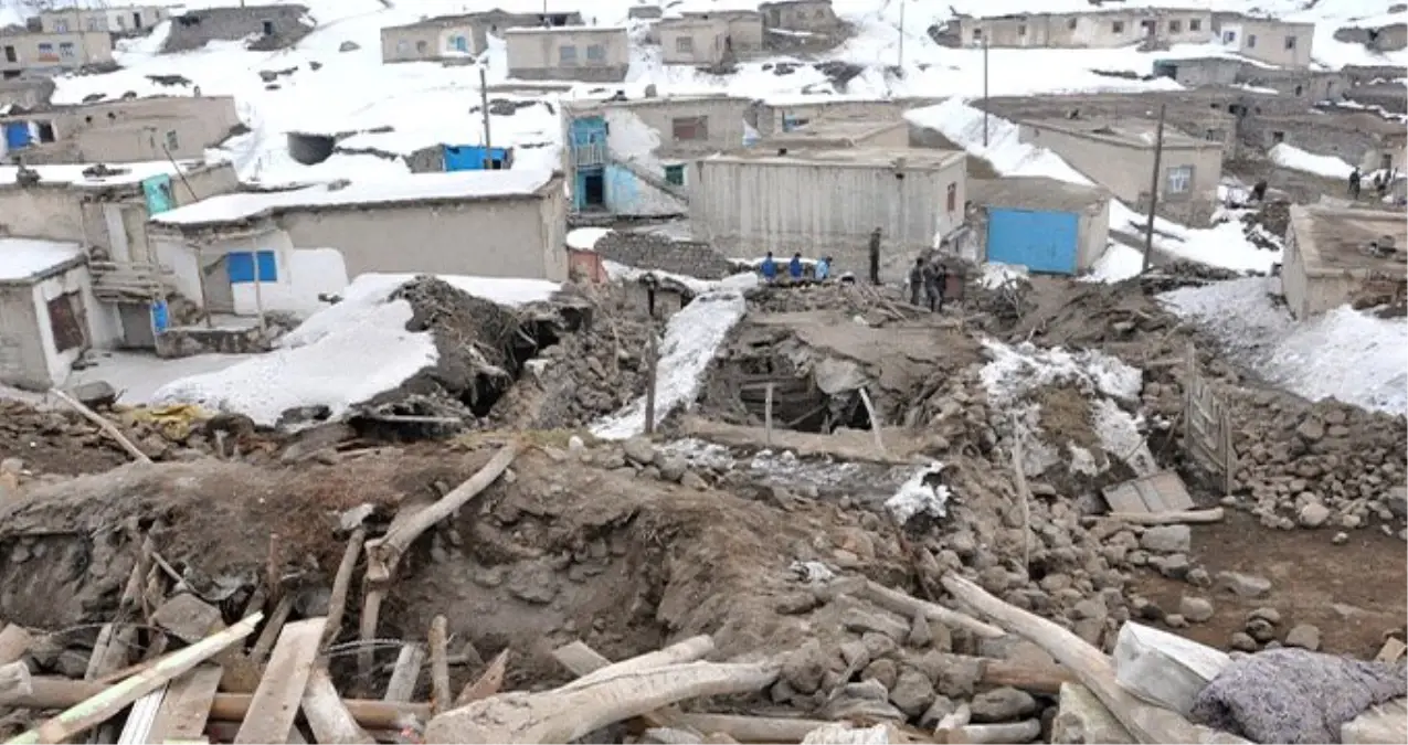 Son dakika: Van Başkale\'de deprem sebebiyle okullar 15 gün tatil edildi