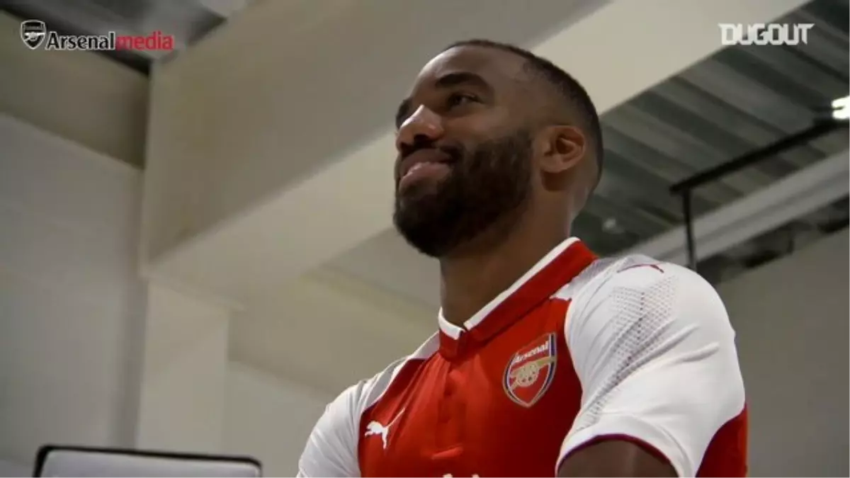 Alexandre Lacazette Arsenal\'de! 