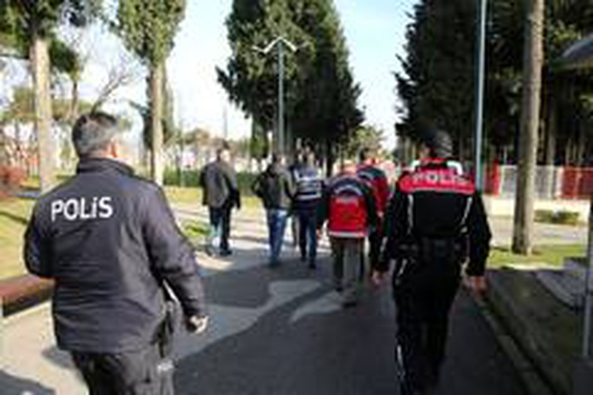 Balıkesir\'de polis 19 aranan şahsı yakaladı
