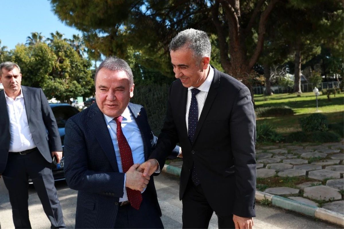 Başkan Böcek: "Antalya için el ele verip birlikte çalışacağız"