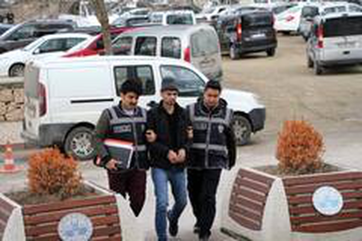 Bir evden iki kere hırsızlık yapan şüpheli, polis tarafından yakalandı