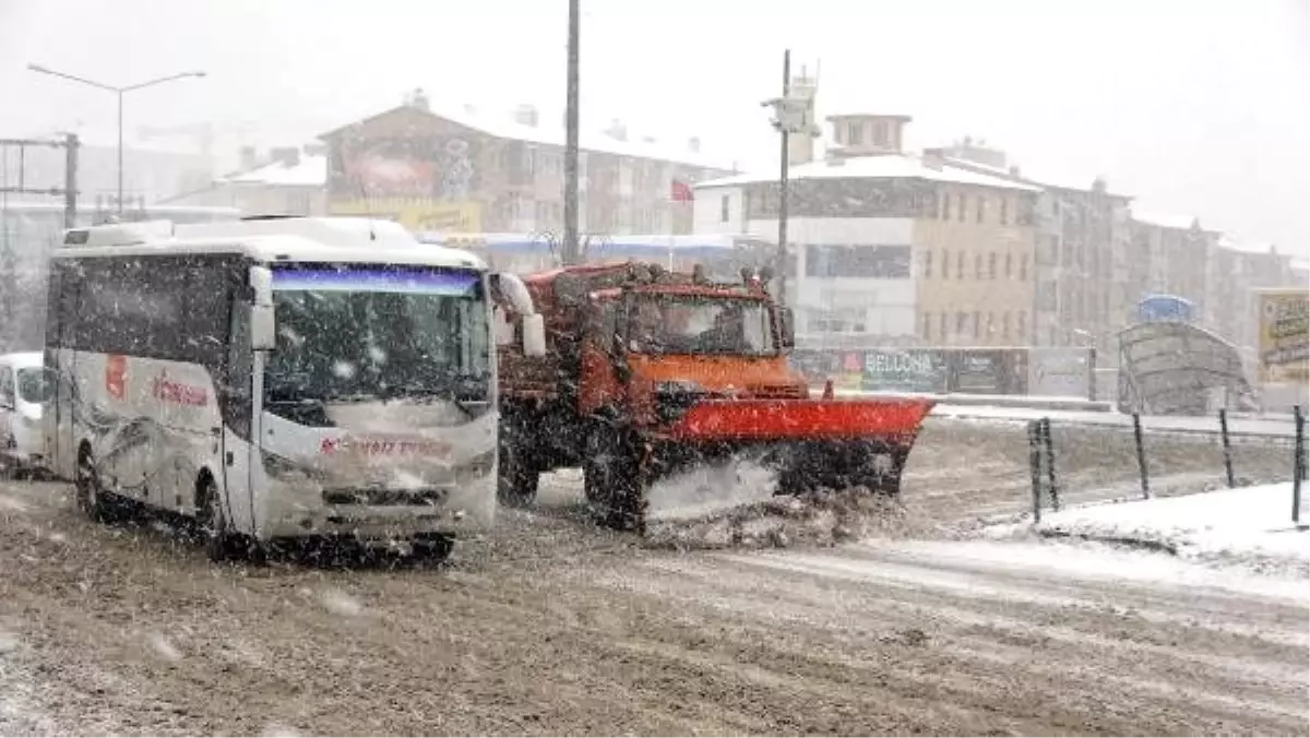 Erzurum\'da 57 yerleşim biriminin yolu kardan kapandı