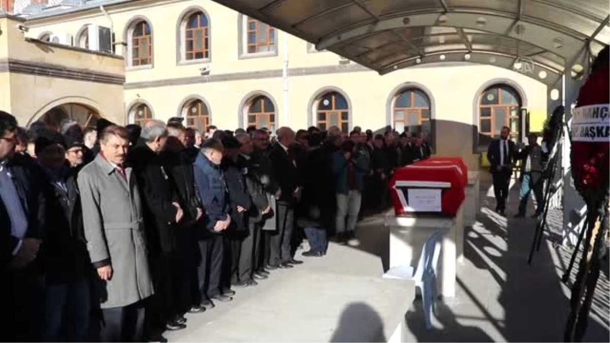 Eski MHP Milletvekili İrfan Keleş\'in cenazesi toprağa verildi