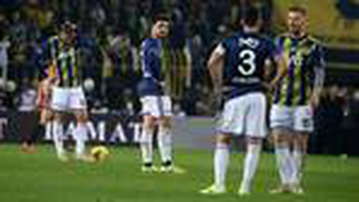 Fenerbahçeli futbolcuların Galatasaray derbisi isyanı: "Tahrik ettiler"
