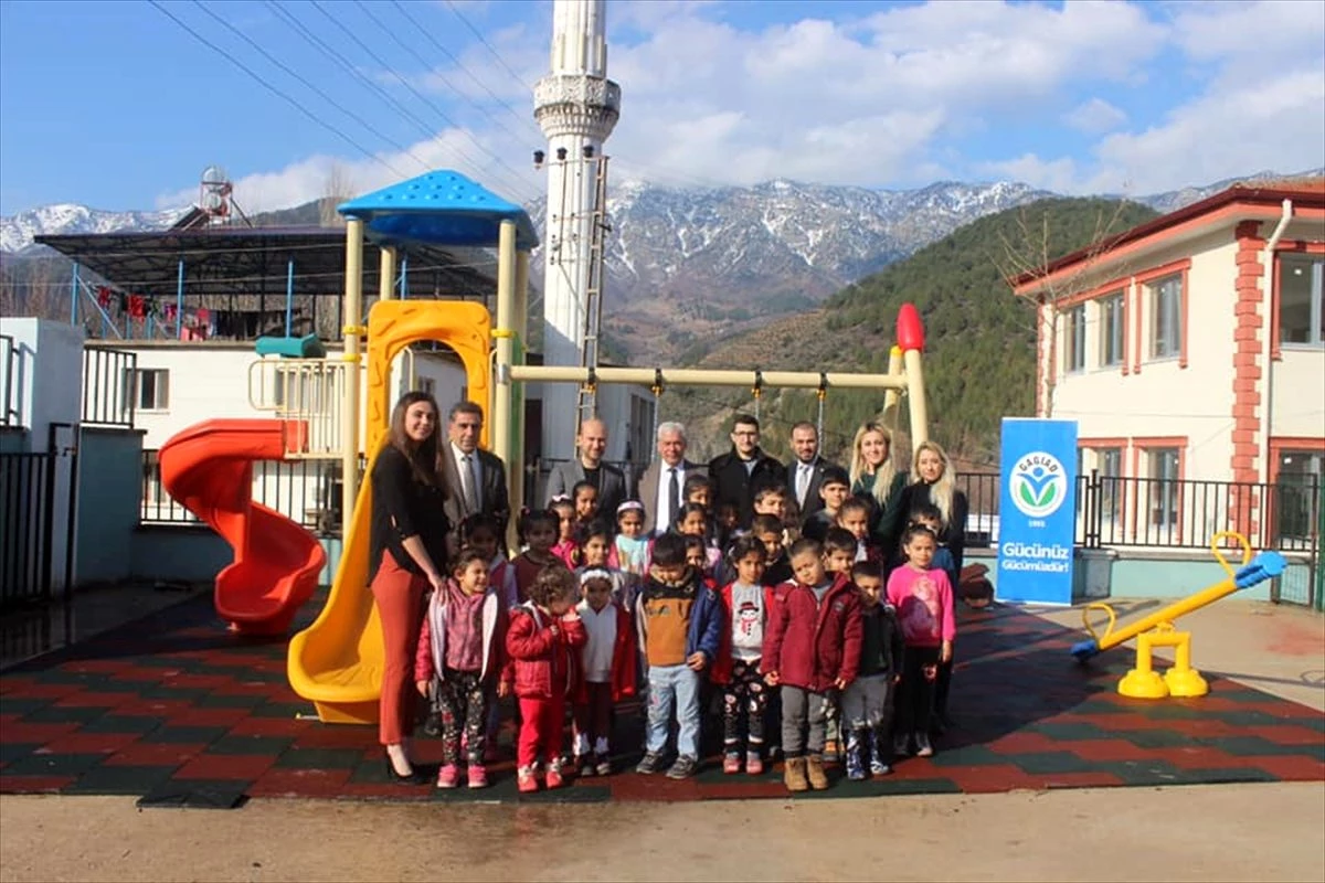 Gaziantep Genç İşadamları Derneği\'nden anaokulu öğrencilerine oyun parkı yardımı