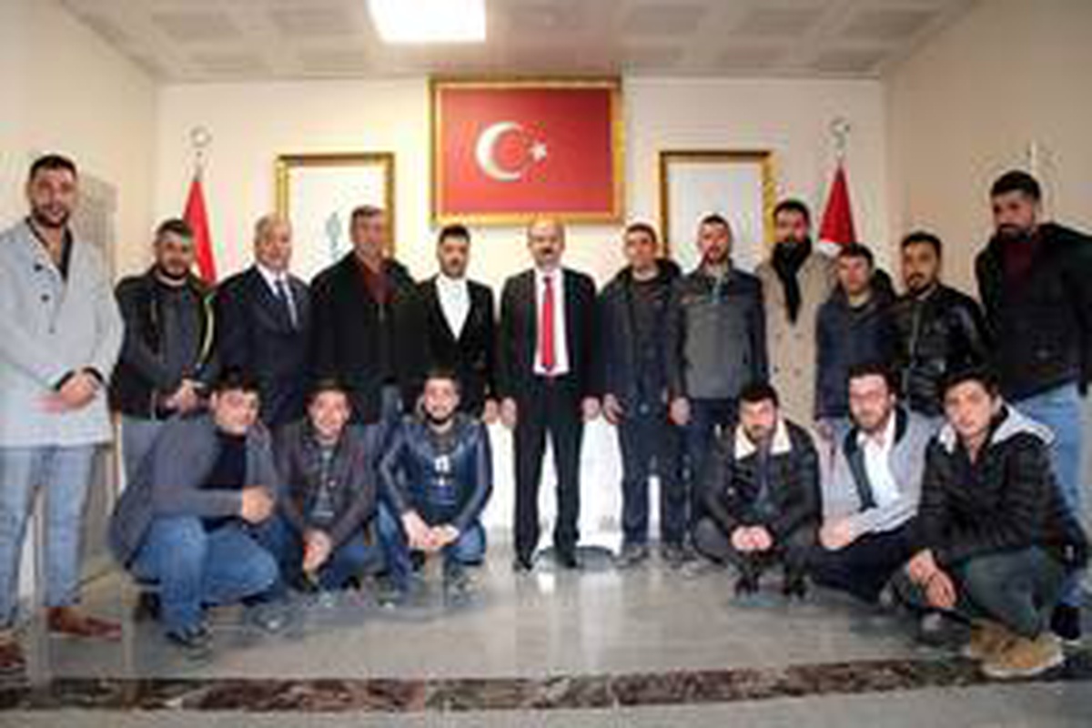 Gümüştepe köyü gençleri kaymakam Erdem\'i ziyaret etti