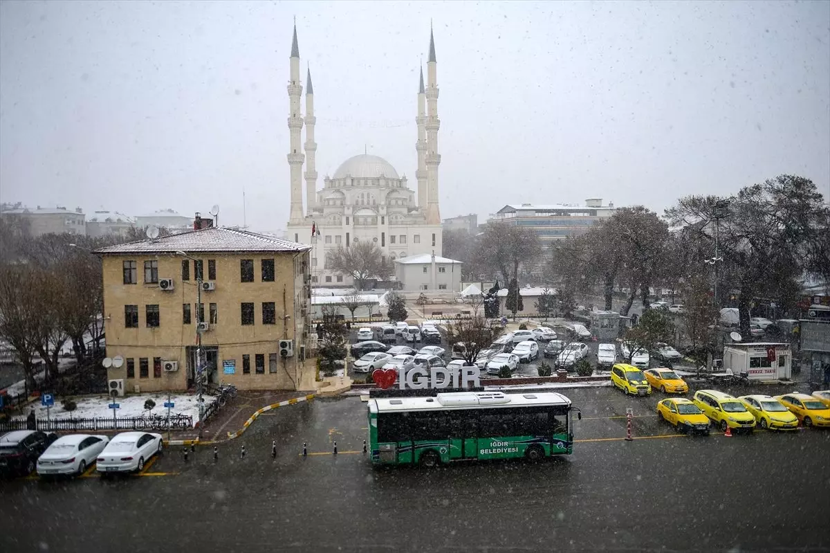 Iğdır\'da eğitime kar engeli