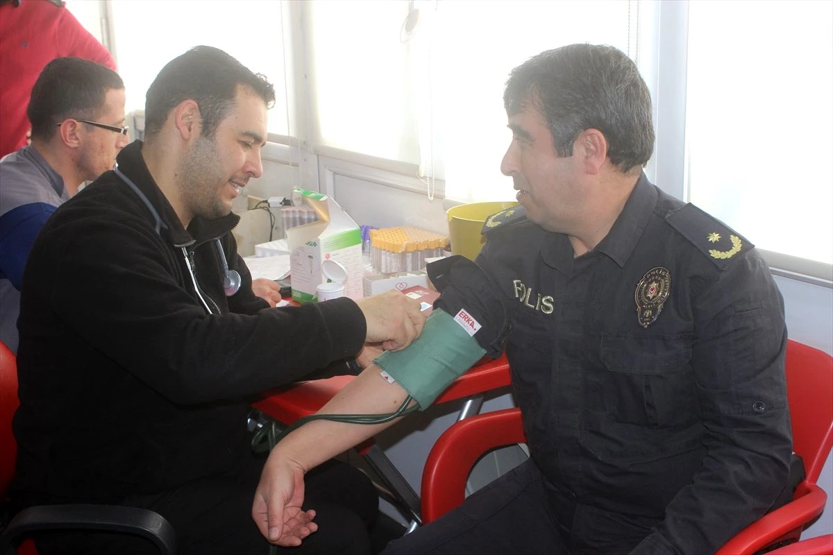 Karapınar\'da polislerden kan bağışına destek