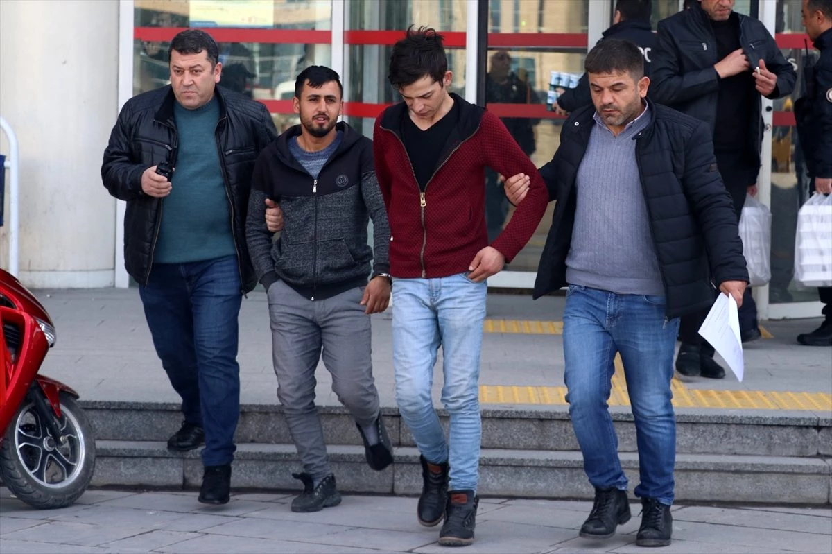 Kayseri\'de okuldan bilgisayar ve tablet çalan 2 zanlı tutuklandı
