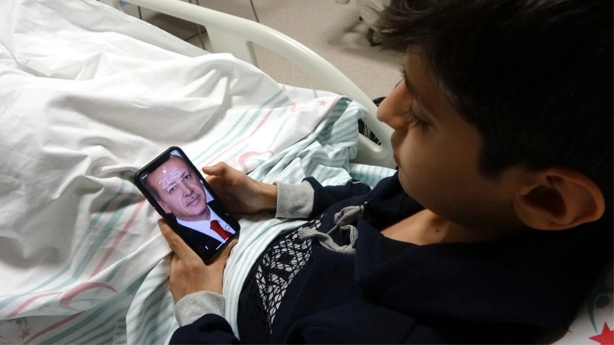 Kerim, Cumhurbaşkanı Erdoğan\'ın gönderdiği telefonla ders çalışmaya başladı